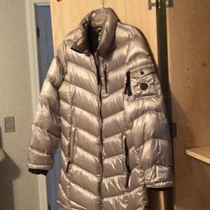 X-Large puffer coat,gold color non smoking home